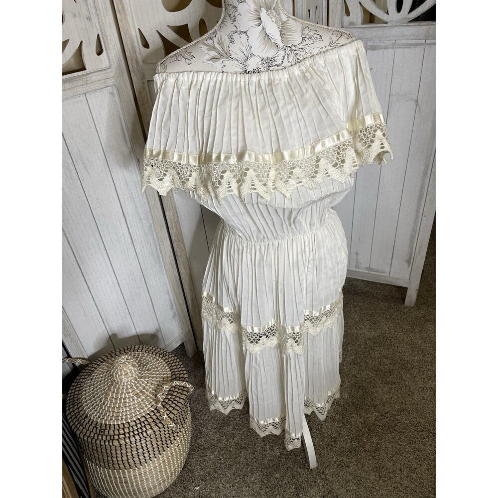 Vintage 1970s Mexican Off The Shoulder Festival Cream Prairie DRESS Lace Medium